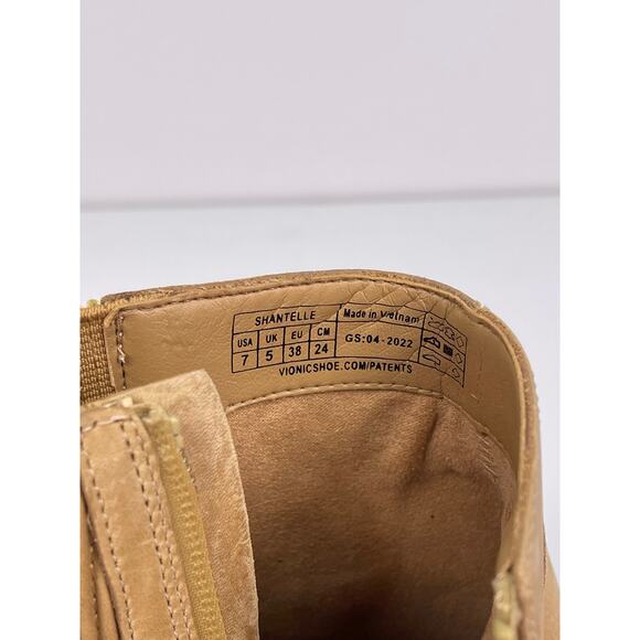NWT Vionic Shantelle Waterproof Heeled Ankle Booties Wheat Size 7 New with Box - Picture 9 of 9